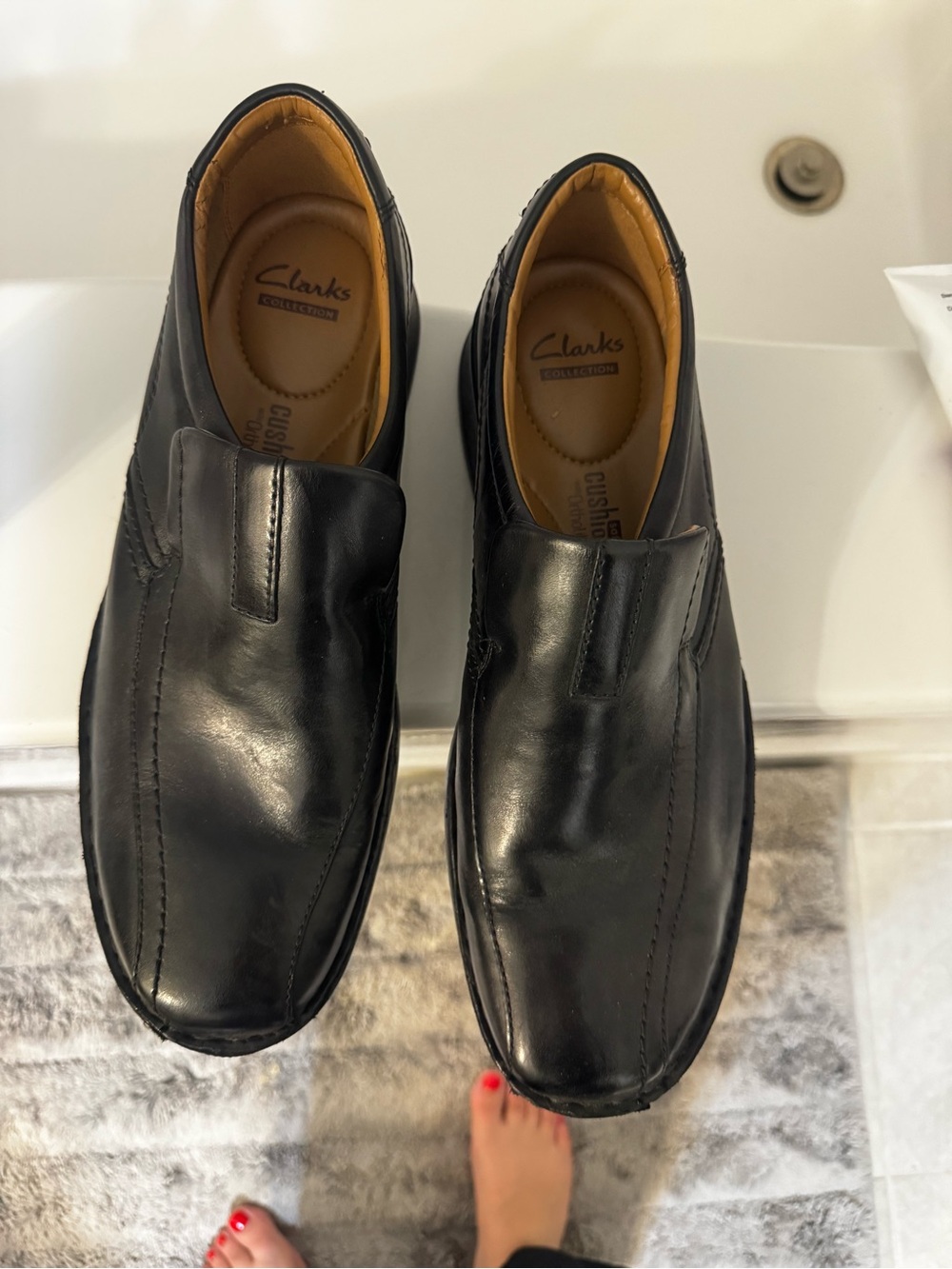 Clarks Men's Black Leather Slip-On Oxfords